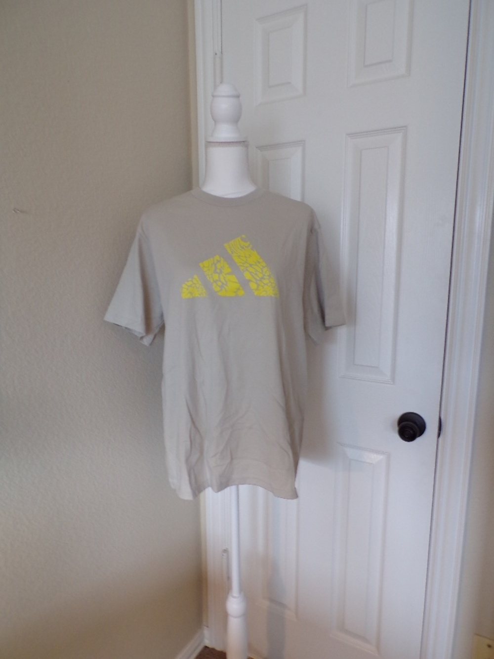 Adidas Women's W C Camo Tee Size XL Wonder Alumina Yellow Logo Graphic